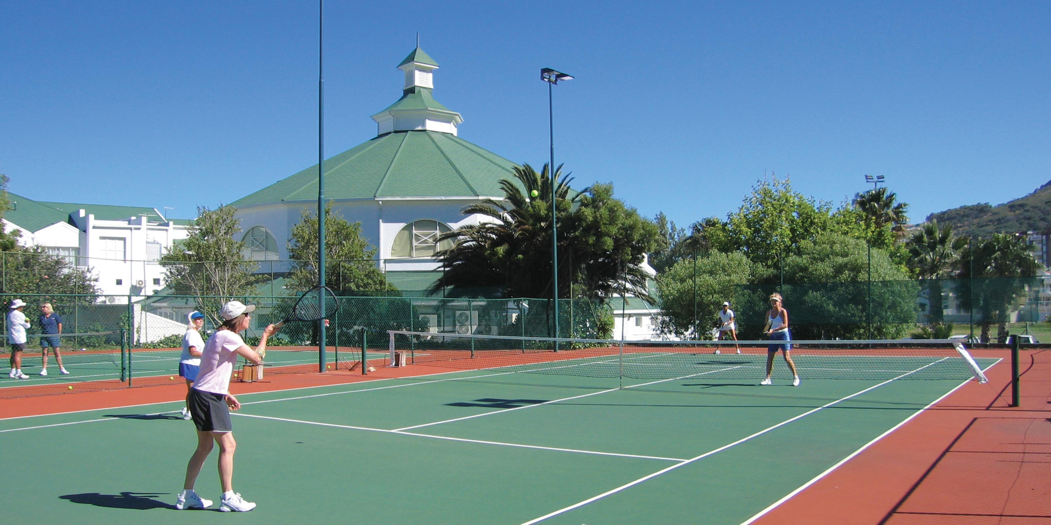 The Bay Hotel Cape Town Dış mekan fotoğraf Tennis at the Club